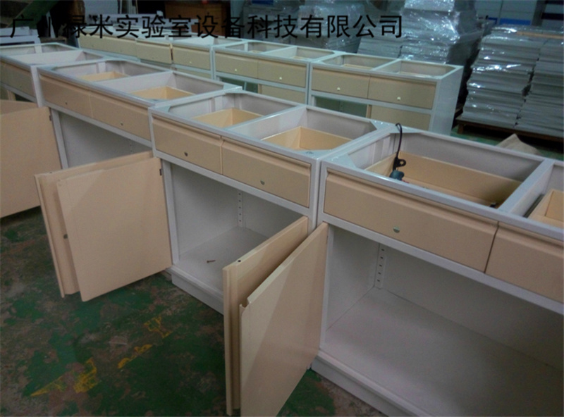 為什么要去實驗室廠家定制實驗臺通風柜？